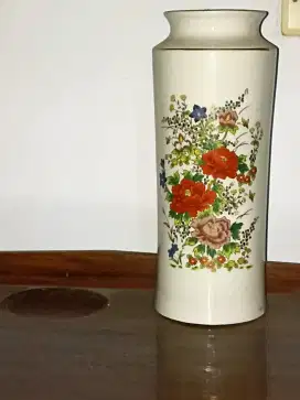 Pajangan Guci Keramik Vintage