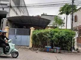 Rumah 2 lantai tengah kota dijual