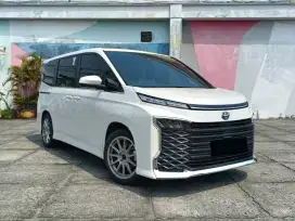 Toyota Voxy 2023