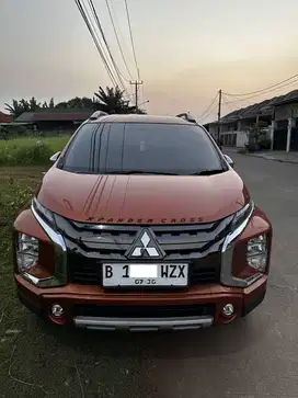 Mobil Mitsubishi Xpander Cross Premium Package Sunrise Orange Metallic