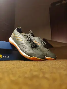 Sepatu Futsal MILLS VOLTASALA PRO NEMESIS