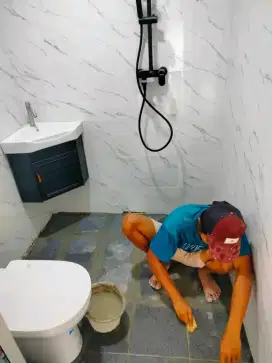 Tukang renovasi dan atap