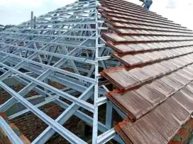 Renovasi rumah dan rangka atap bajaringan
