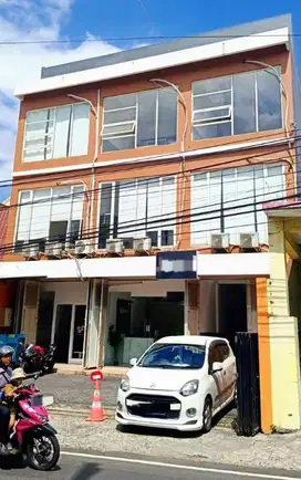 Disewakan Ruko Strategis (ada 3 unit jejer) di Jalan Kaliurang, Malang