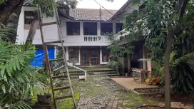 Jual rumah tua pinggir jalan raya cocok untuk usaha kantor atau ruko
