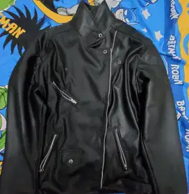 JAKET KULIT WARNA HITAM