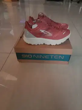 Sepatu Running nineten 910