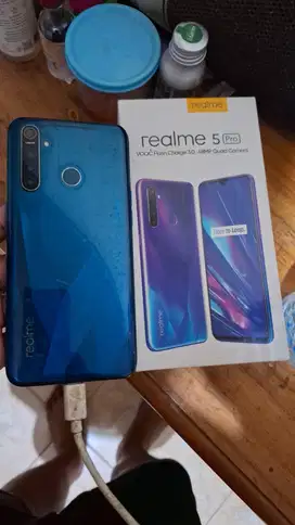 Di jual realme 5 pro kondisi mulus bagus kumplit tinggal pakai,