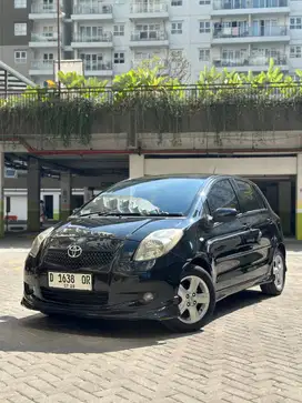 Toyota Yaris S matic (km low)