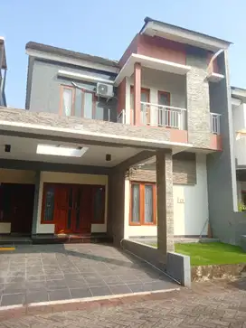 Rumah luas dlm komplek elit Blok O Jogja