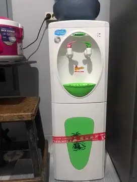 Jual dispenser Miyako Panas dan Dingin