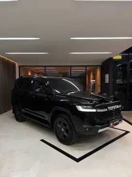 Toyota Land Cruiser LC300 GR 2024 Hitam LC 300 Km6rb Black On Black