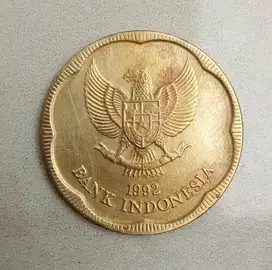Dua Koin Kuno dan Selembar Uang Kuno