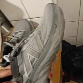 Sepatu sport second