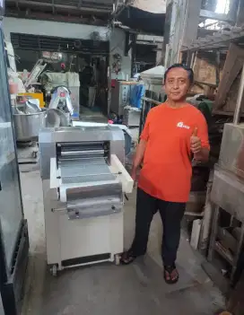 Mesin dough moulder short merk Chung hou Taiwan kondisi masih bagus