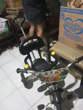 Sepedah anak roda 3+ada dorongan