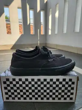 Sepatu Vans Authentic Pro Skate Size 42 (27cm)