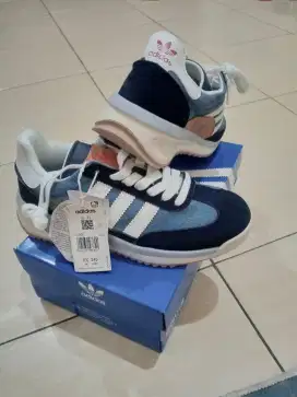 Sepatu running, sneaker, Olga Adidas SL 72