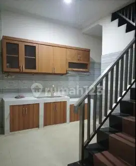 Rumah 2 Lantai Bagus SHM di Kelapa Dua, Tangerang