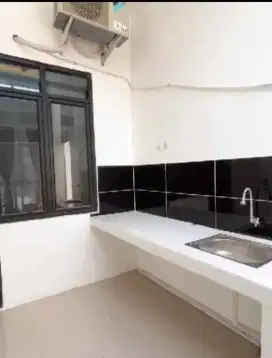 Tukang renovasi dan atap
