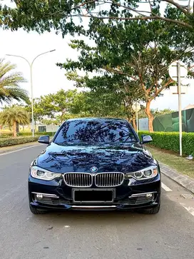 BMW F30 320i 2.0 Luxury N20 A/T 2015 KM LOW !!!
