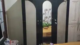 Lemari pakaian 3 pintu