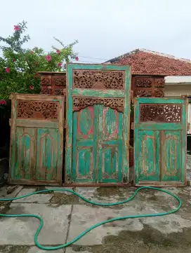 Pintu jendela kuno