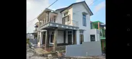 Dijual murah rumah tingkat bagus dipusat kota batu