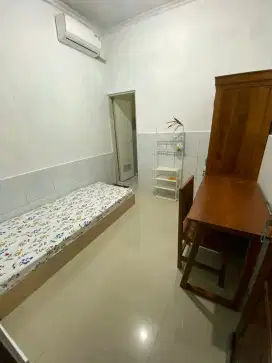 Disewakan Kost belakang Gerbang UNS