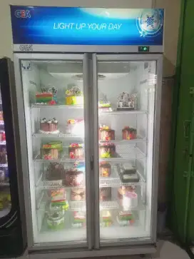 Showcase GEA dua pintu 600 Ltr