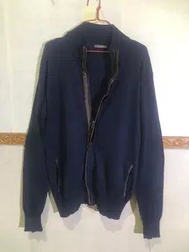 Sweaters merk WOOD size small warna biru dongker