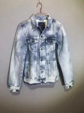 Jaket jeans merk pull &bear size small