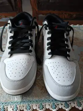 Dijual sepatu nike second kondisi bagus