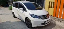 HONDA FREED E PSD PUTIH 2012