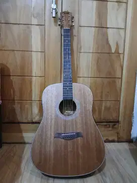 Bismillah di jual gitar akustik cowboy krn bu pemakaian msh 2 bulan