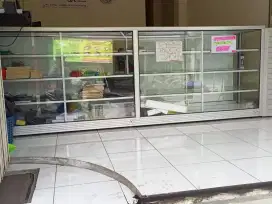Etalase kaca panjang 2 meter