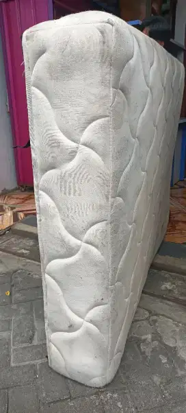 Matras,Lemari Sepatu,Bufet Dan 3 Unit Hambal/Karpet
