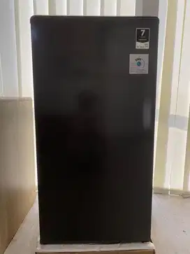 Kulkas satu pintu, merk Aqua