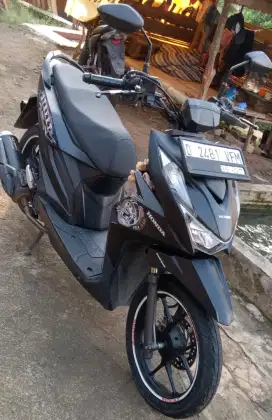 Di jual motor Beat street hitam elegant