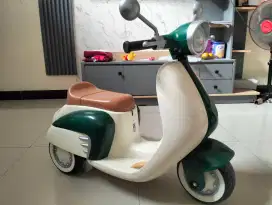 Mainan anak vespa aki