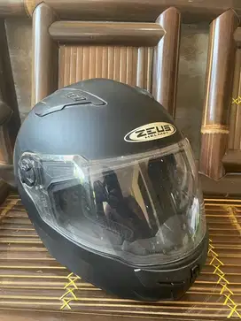 Helm ZEUS ZS813 Z813 Matt Black Like New
