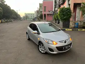 (Spesial LOW KM) Mazda 2 Hatchback 1.5 S M/T tahun 2010 pemakaian 2011