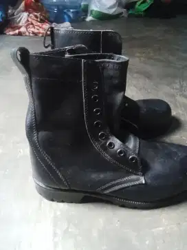 Di jual cepat sepatu satpam