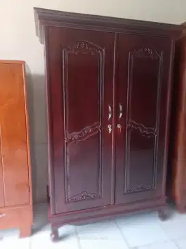 1 lemari kayu jati 2 pintu bekas dah melamin seperti baru bogor