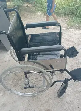 Kursi roda bekas