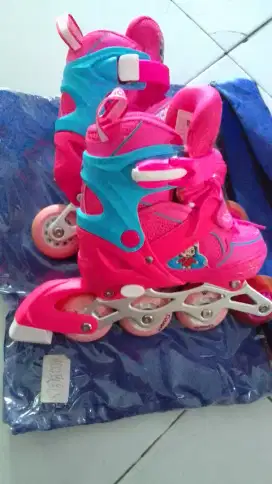 Sepatu roda anak perempuan