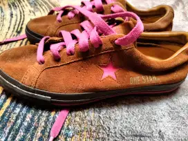 Sepatu Converse one star