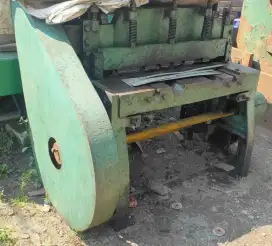 Mesin potong plat