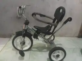 Sepeda roda tiga