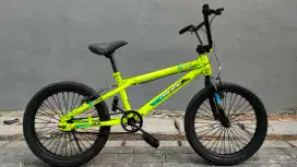 BMX pacific UK 20 ban besar